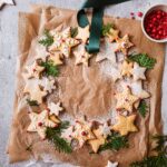 Delicious vanilla cookie wreath.